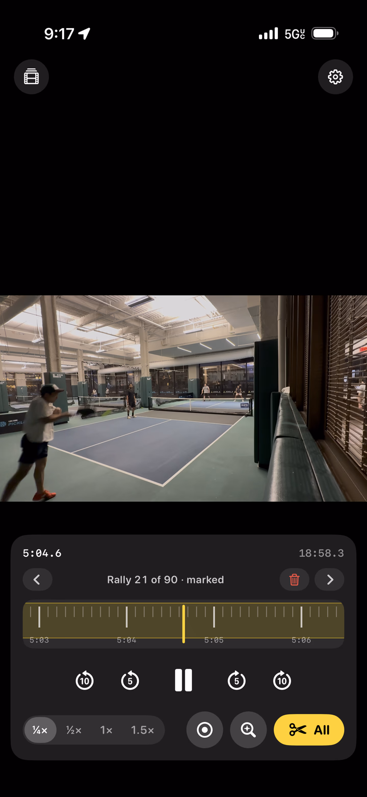 Replay Rally playing at ¼× speed with the speed picker, rally bar, and jog wheel visible below the court.